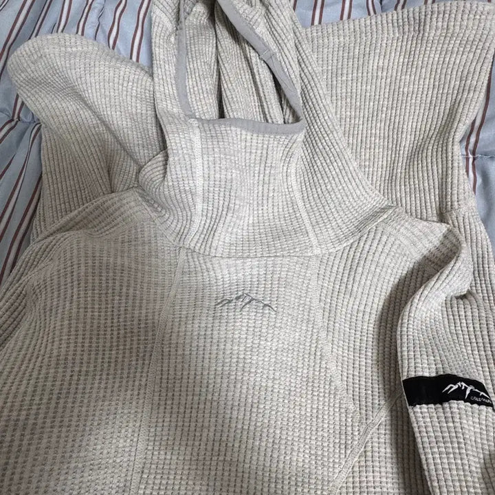[BUNJANG] Coldwarm Waffle Hoodie Cream Small Fit / 콜드웜 와플 후디 크림색상 스몰핏
