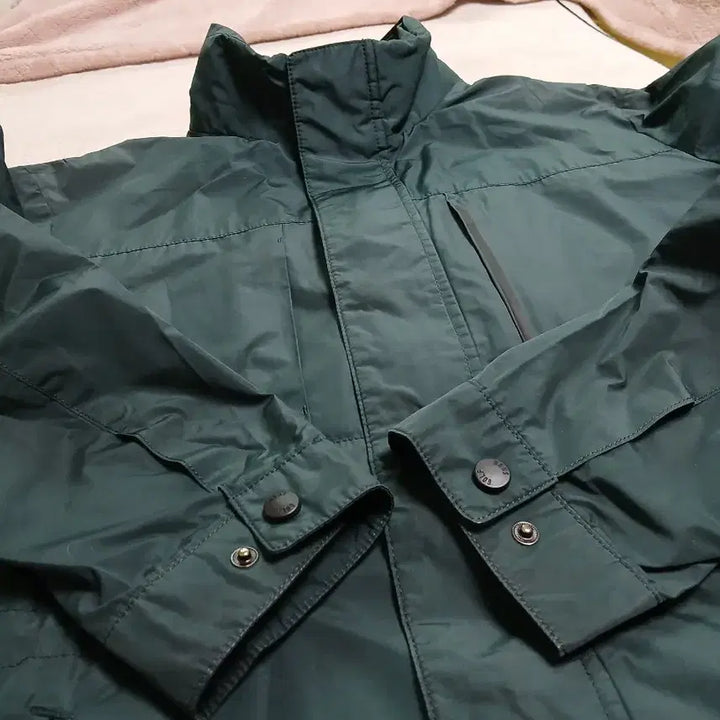 [BUNJANG] Green Windbreaker Jacket for Men / 남성용 그린색 바람막이 점퍼
