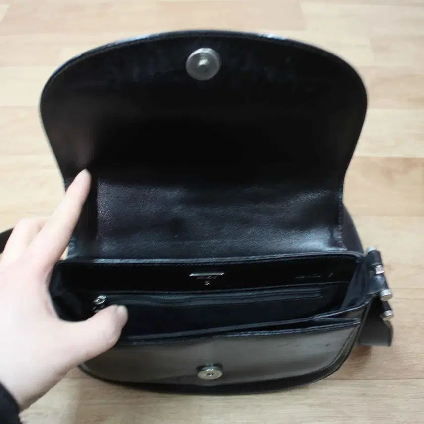 [BUNJANG] Aigner Leather Shoulder Bag / B-10636/아이그너 정품 여성용 가죽 숄더백