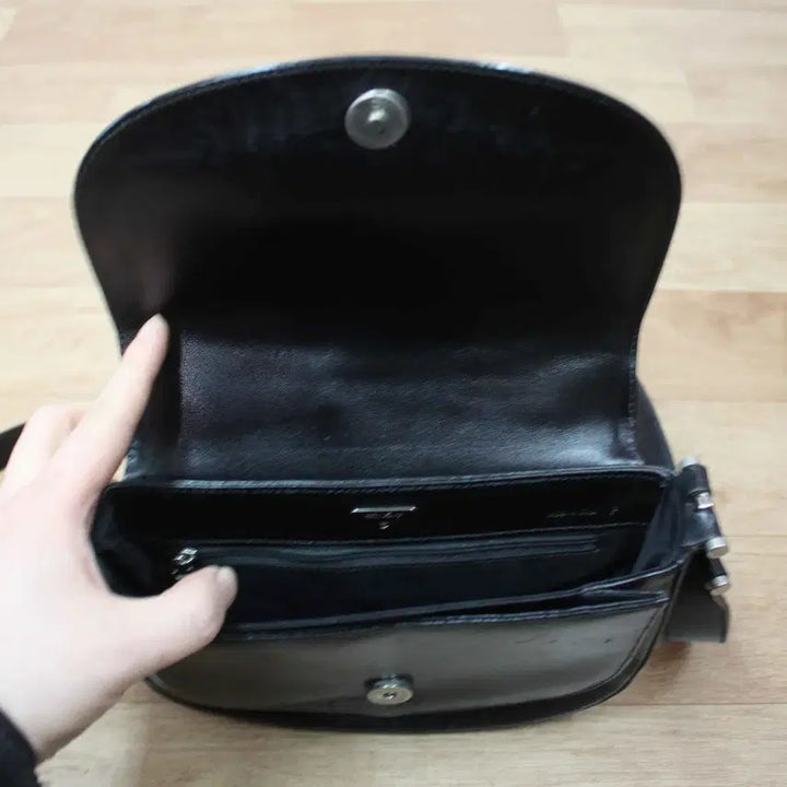 [BUNJANG] Aigner Leather Shoulder Bag / B-10636/아이그너 정품 여성용 가죽 숄더백