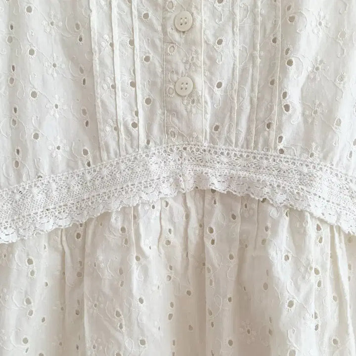 [BUNJANG] Vintage Punch Lace Sleeveless Top / [빈티지] 모리걸 펀칭 레이스 민소매 나시