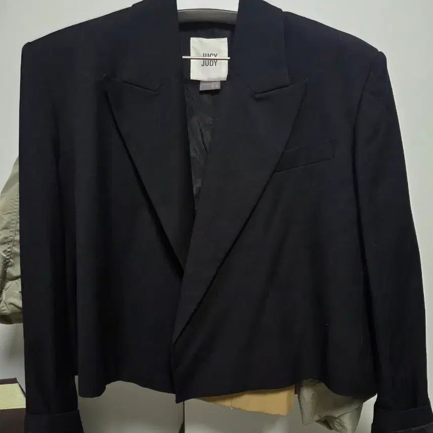 [BUNJANG] Juicy Judy Black Crop Jacket / 쥬시쥬디 블랙 크롭 자켓