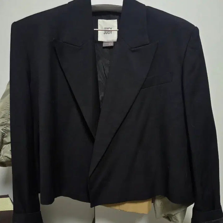 [BUNJANG] Juicy Judy Black Crop Jacket / 쥬시쥬디 블랙 크롭 자켓