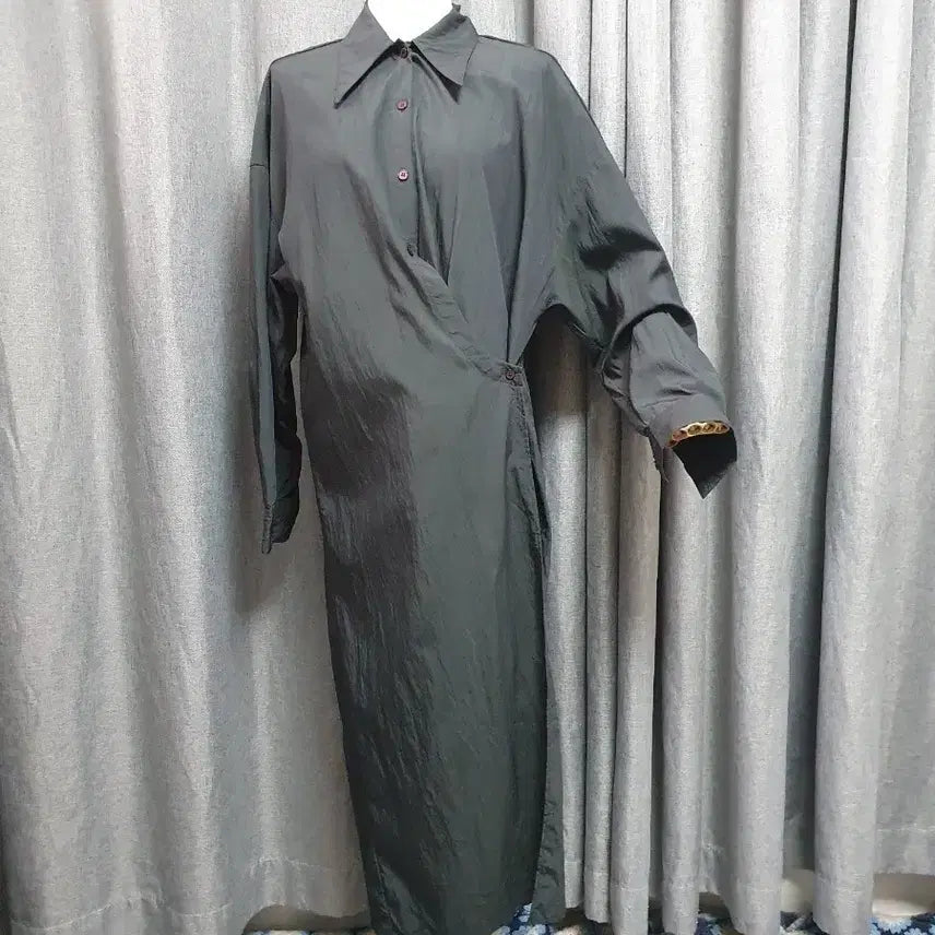 [SOLD OUT] 보웬 사각사각차콜 맥시원피스