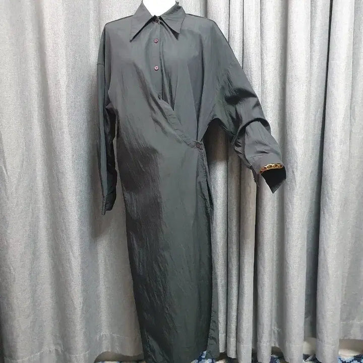 [SOLD OUT] 보웬 사각사각차콜 맥시원피스