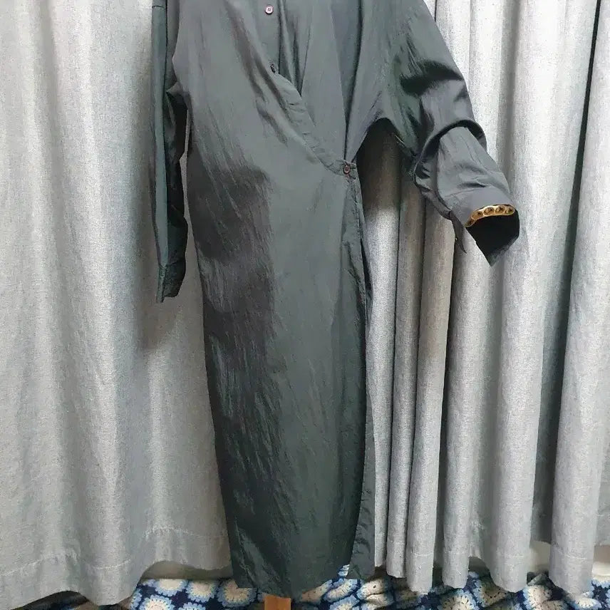[SOLD OUT] 보웬 사각사각차콜 맥시원피스