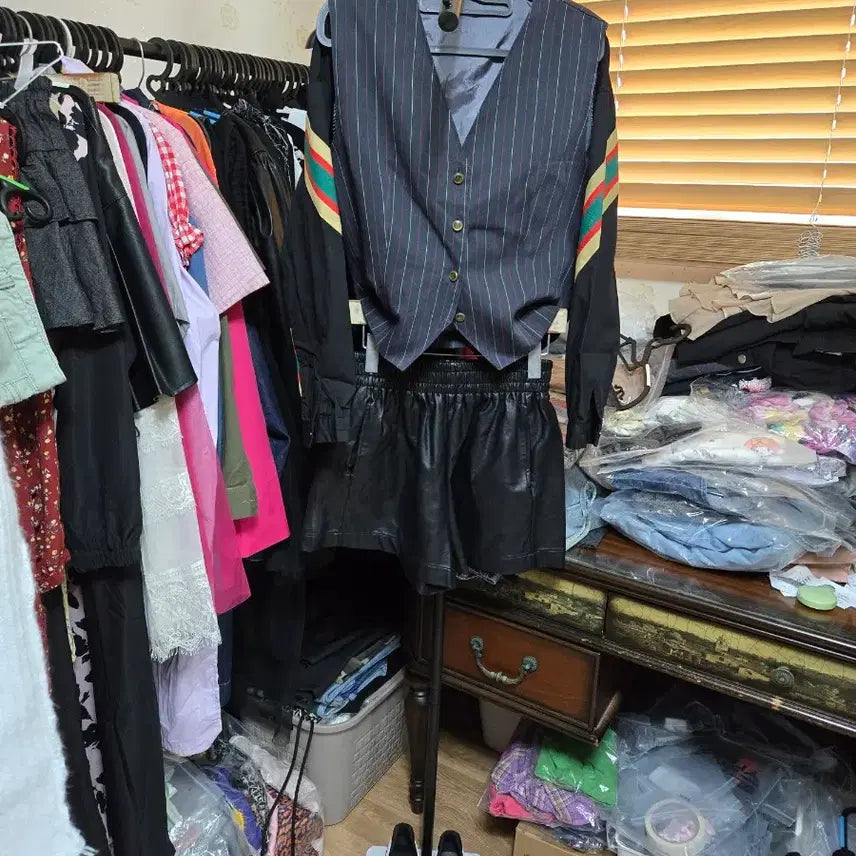 [BUNJANG] Black Striped Point Shirt / 스트라이프 포인트 블랙 셔츠