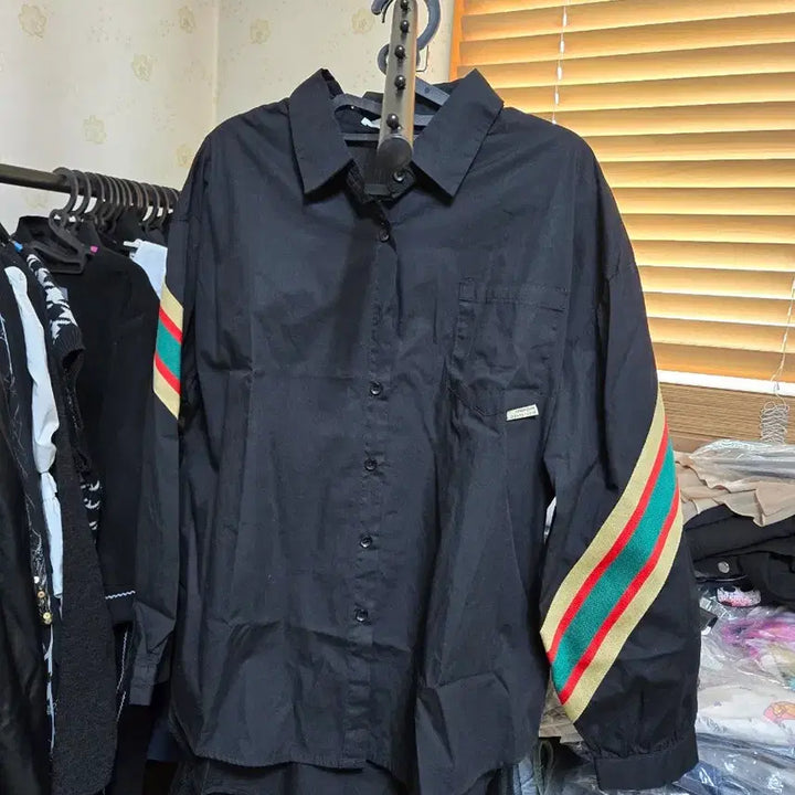 [BUNJANG] Black Striped Point Shirt / 스트라이프 포인트 블랙 셔츠
