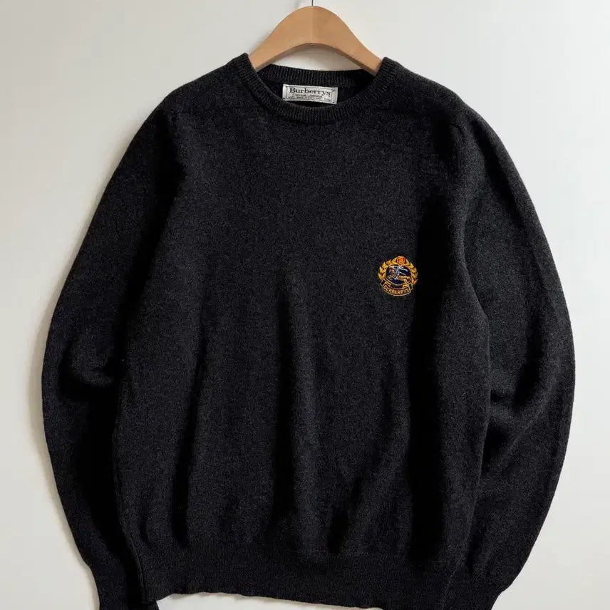 [SOLD OUT] Burberry 버버리 차콜컬러 크레스트로고 울 니트