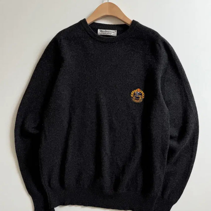[SOLD OUT] Burberry 버버리 차콜컬러 크레스트로고 울 니트