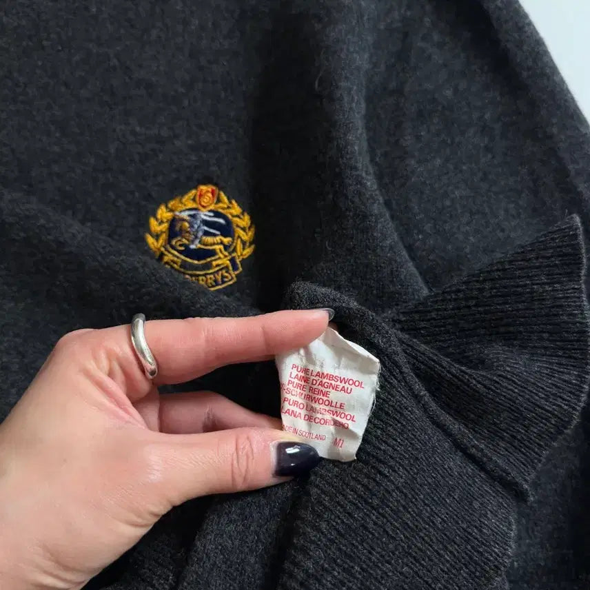 [SOLD OUT] Burberry 버버리 차콜컬러 크레스트로고 울 니트