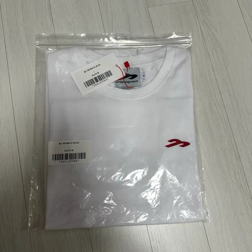 [SOLD OUT] 새상품 탄산 마그네슘 홀스 래빗 롱슬리브 화이트 (1사이즈)