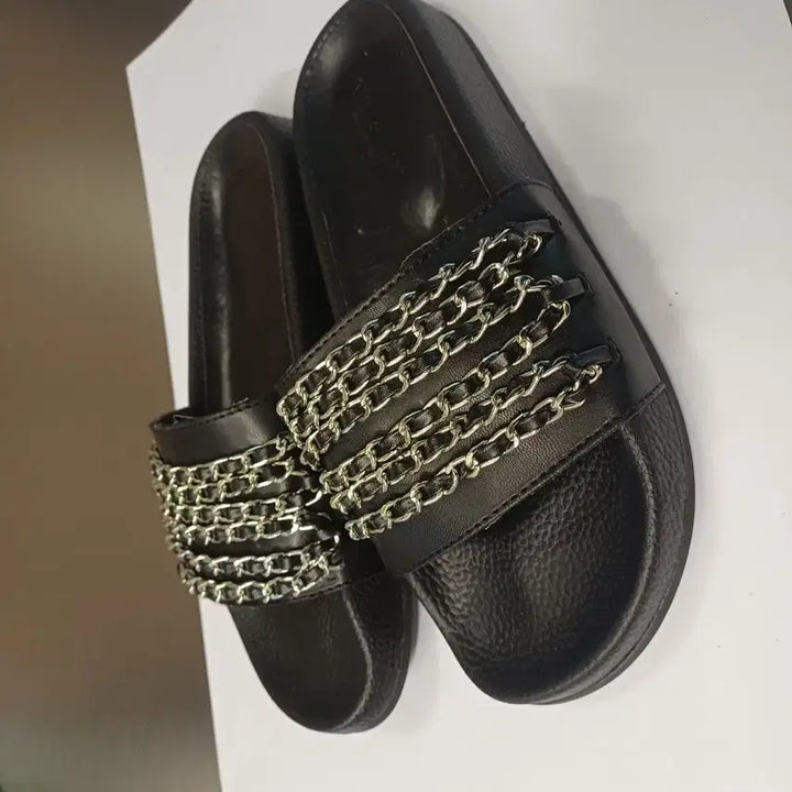 [BUNJANG] Chain Embellished Black Slippers / 2회착용 체인장식 슬리퍼