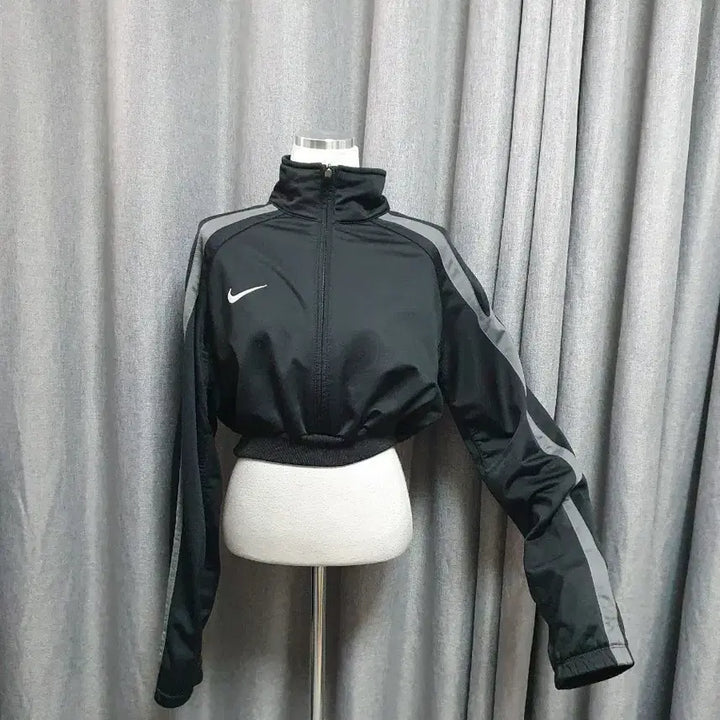 [SOLD OUT] 나이키 빈티지커스텀 크롭집업
