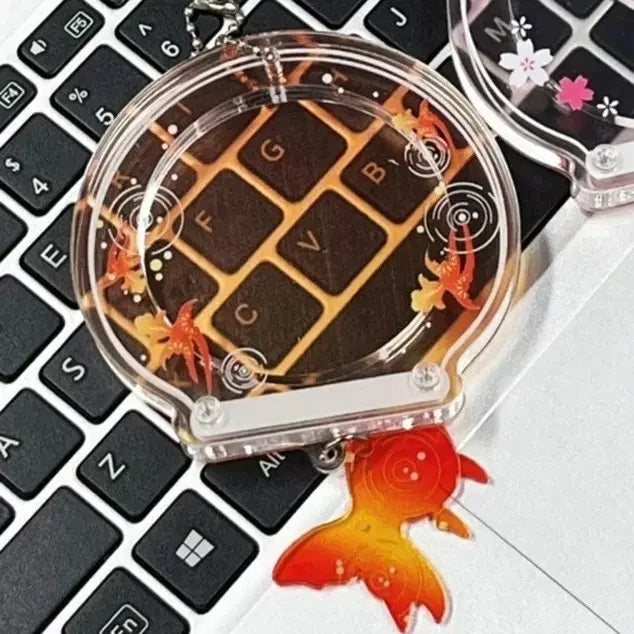 [BUNJANG] Orange Goldfish Acrylic Badge Holder / 오렌지 금붕어 아크릴 뱃지 보관함 (키링형)