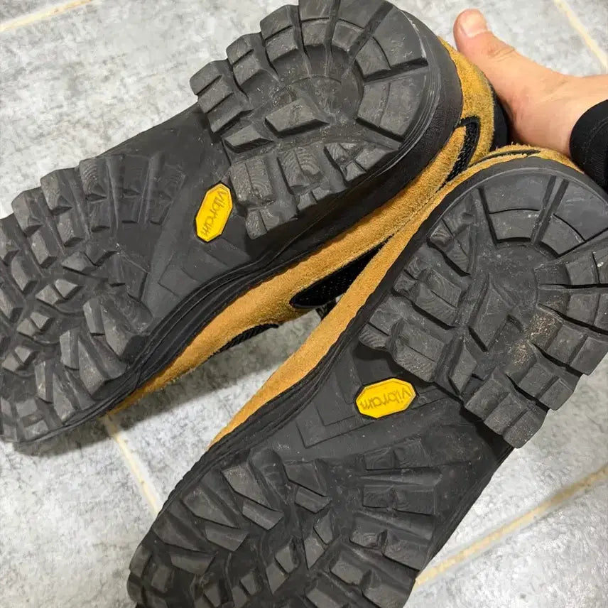 [BUNJANG] DV Hike Trackers 04 Sneakers / 데베시용 DV HIKE TRACKERS 04 스니커즈 270팝니다