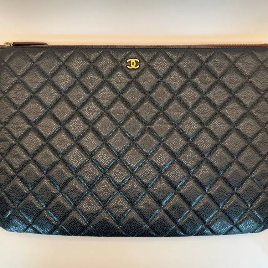 [SOLD OUT] 샤넬 클래식 캐비어 클러치 금장 라지 정품 상태좋음