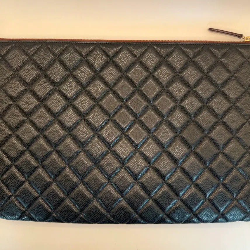 [SOLD OUT] 샤넬 클래식 캐비어 클러치 금장 라지 정품 상태좋음