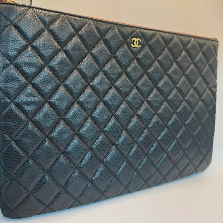 [SOLD OUT] 샤넬 클래식 캐비어 클러치 금장 라지 정품 상태좋음