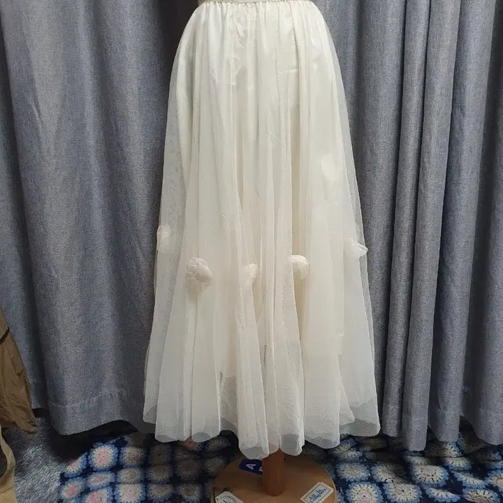 [SOLD OUT] 입체플라워 밴딩 롱스커트