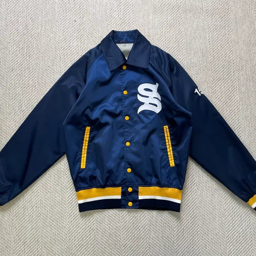 [BUNJANG] Descente Baseball Team Logo Coach Jacket / 9~00s 데상트 베이스볼 팀 로고 스냅버튼 코치 자켓