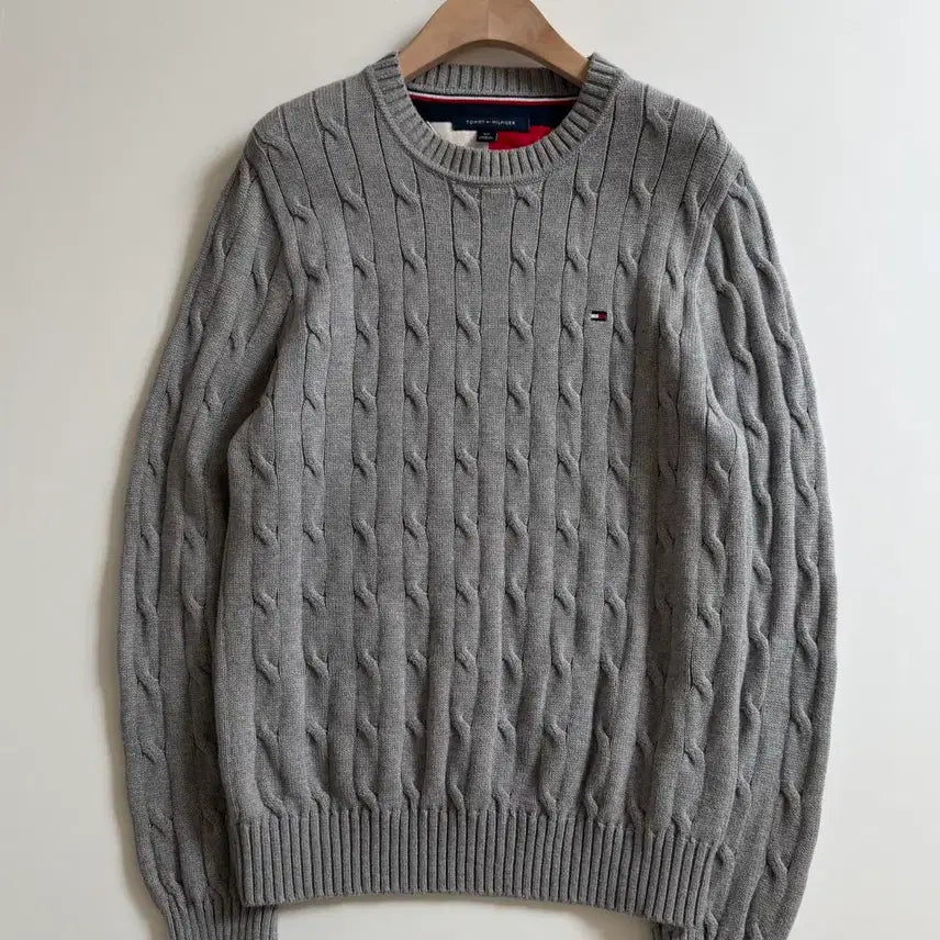 [SOLD OUT] Tommy 타미힐피거 플래그자수 그레이컬러 코튼 케이블 니트