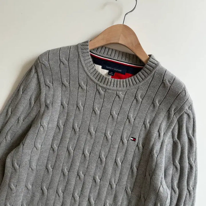 [SOLD OUT] Tommy 타미힐피거 플래그자수 그레이컬러 코튼 케이블 니트