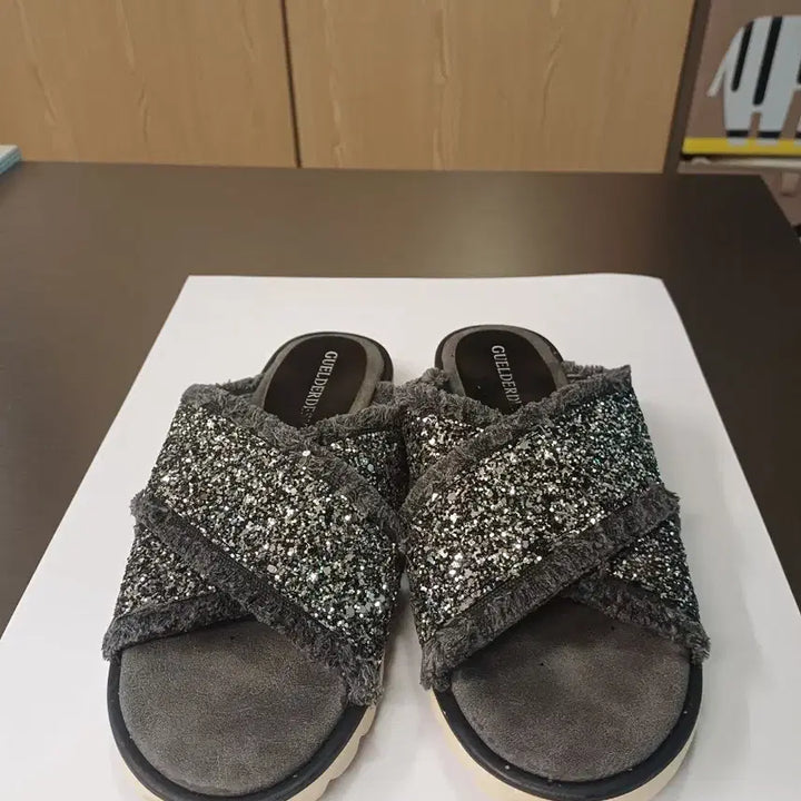 [BUNJANG] Glitter Cross Slippers - Size 230 / 글리터 크로스 슬리퍼 230
