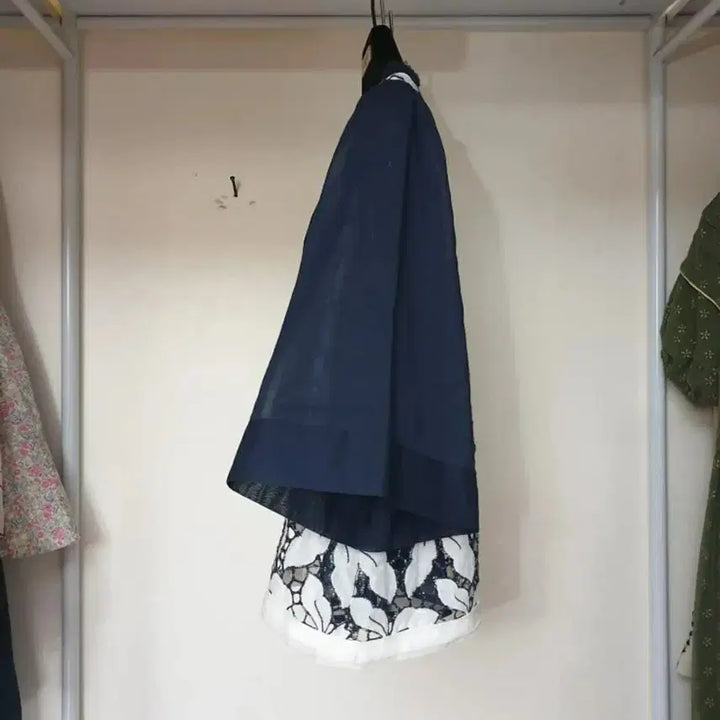 [BUNJANG] LANVIN Cotton Flower Guipure Lace Crop Top Blouse / LANVIN 랑방 플라워 기퓌르레이스 시어코튼 크롭 블라우스 한섬