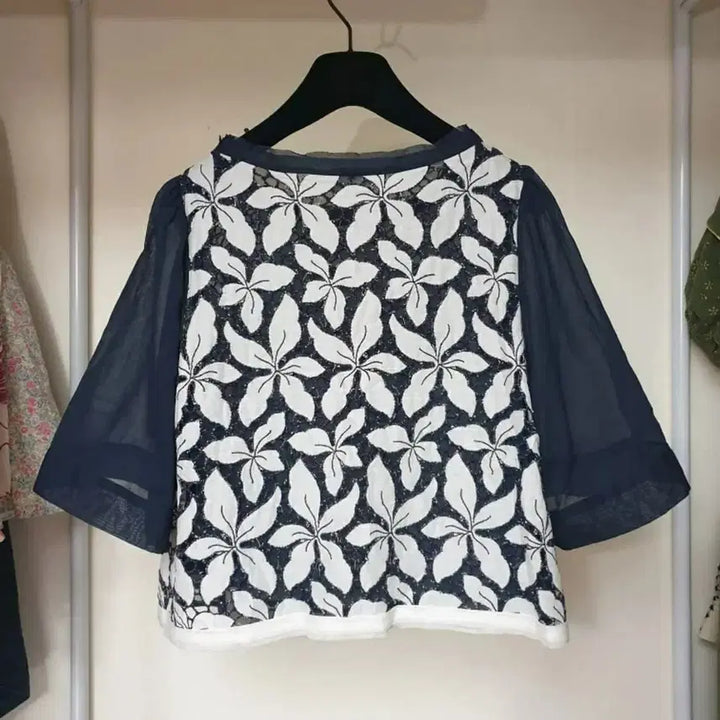 [BUNJANG] LANVIN Cotton Flower Guipure Lace Crop Top Blouse / LANVIN 랑방 플라워 기퓌르레이스 시어코튼 크롭 블라우스 한섬