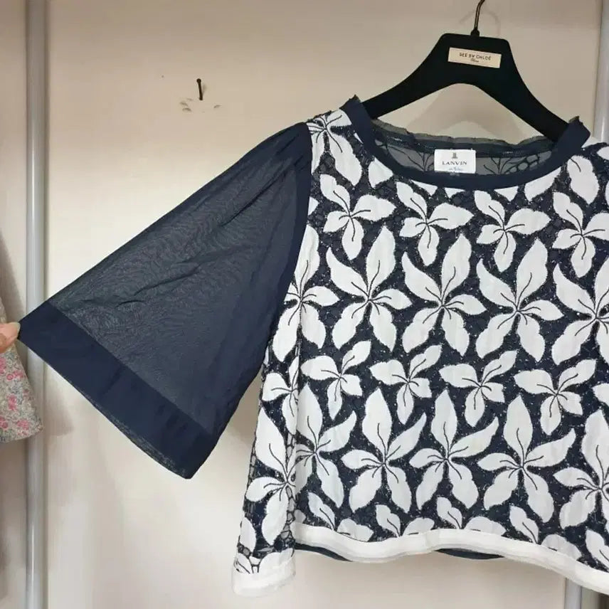 [BUNJANG] LANVIN Cotton Flower Guipure Lace Crop Top Blouse / LANVIN 랑방 플라워 기퓌르레이스 시어코튼 크롭 블라우스 한섬
