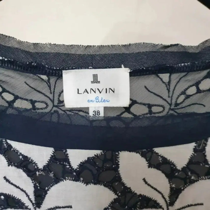 [BUNJANG] LANVIN Cotton Flower Guipure Lace Crop Top Blouse / LANVIN 랑방 플라워 기퓌르레이스 시어코튼 크롭 블라우스 한섬