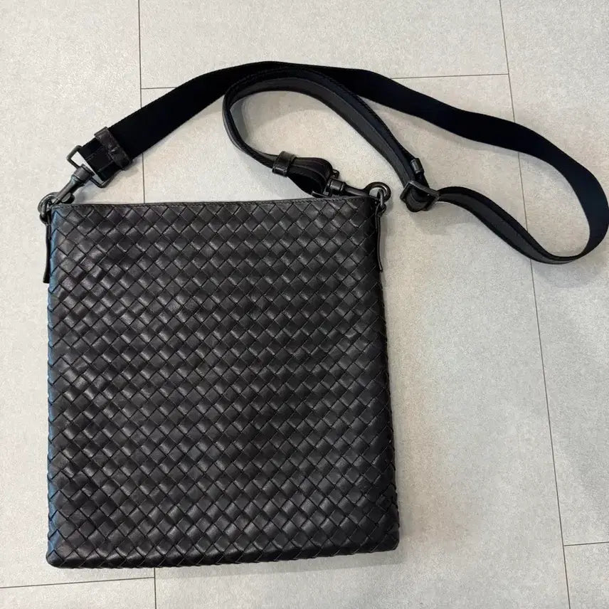 [SOLD OUT] 보테가베네타 남성용 크로스백