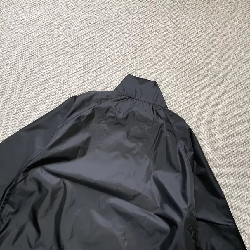 [BUNJANG] Suntory Boss x Descente Nylon Windbreaker / 산토리보스 x 데상트 나일론 바람막이