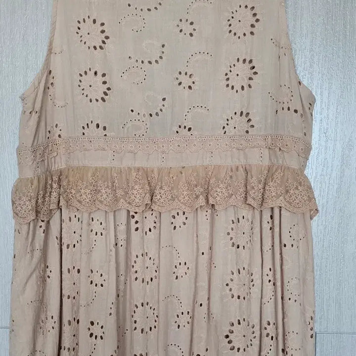 [SOLD OUT] 프리/레이스 펀칭 자수 면 원피스형 가디건