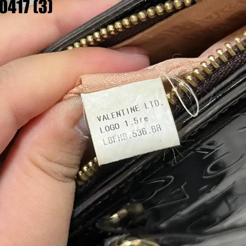[SOLD OUT] 에나멜 블랙 토트백 하트 장식