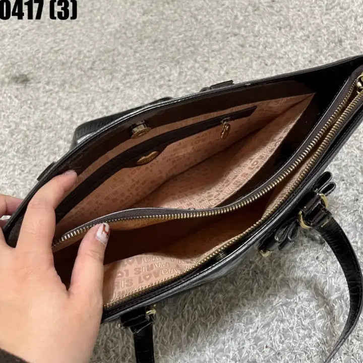 [SOLD OUT] 에나멜 블랙 토트백 하트 장식