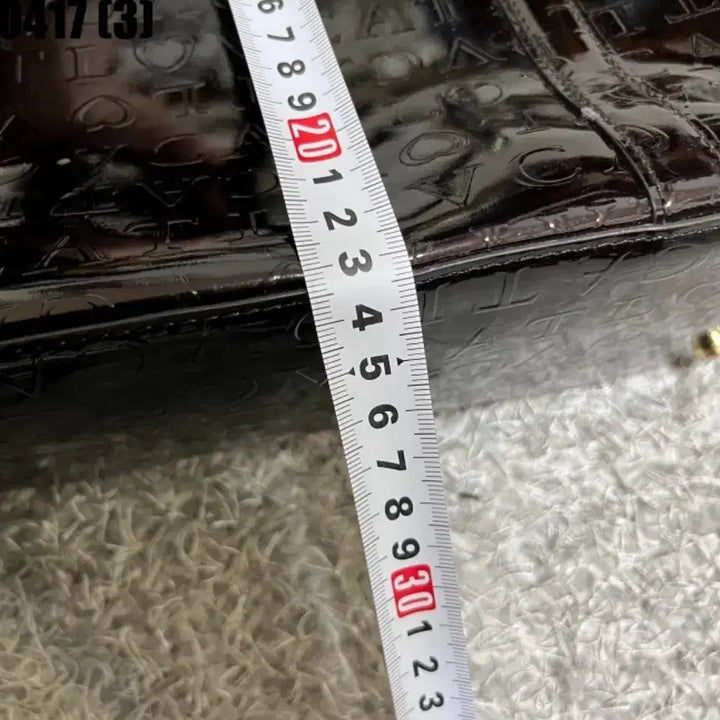 [SOLD OUT] 에나멜 블랙 토트백 하트 장식