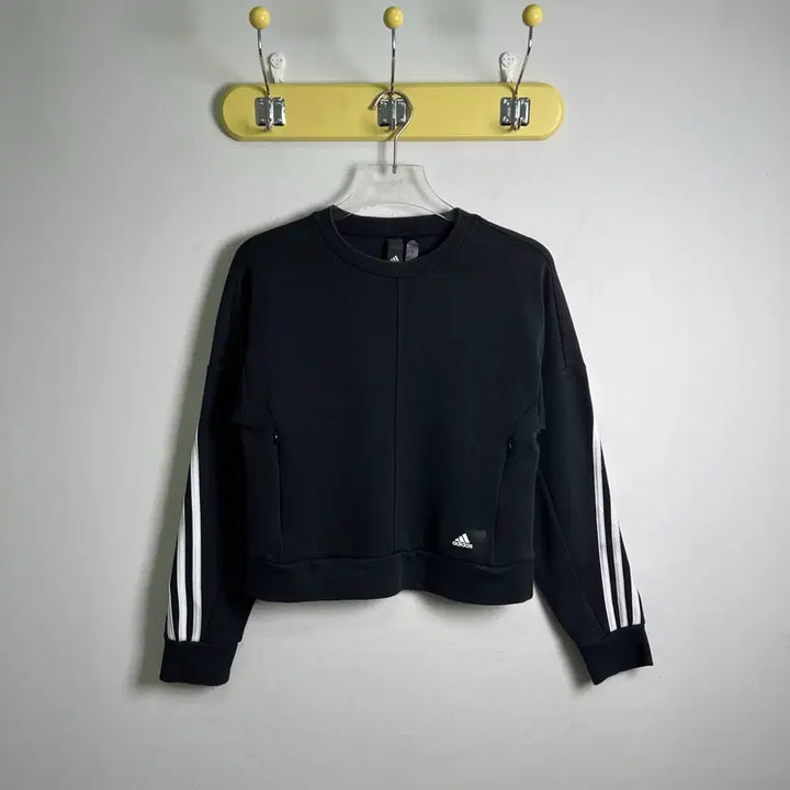 [BUNJANG] Adidas Black Crop Sweatshirt / 아디다스 삼선 블랙 크롭 맨투맨 S