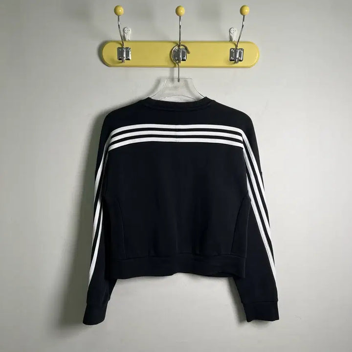 [BUNJANG] Adidas Black Crop Sweatshirt / 아디다스 삼선 블랙 크롭 맨투맨 S