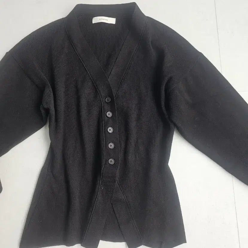 [BUNJANG] Tmim &amp; A V-Neck Cardigan / 트임앤아가디건