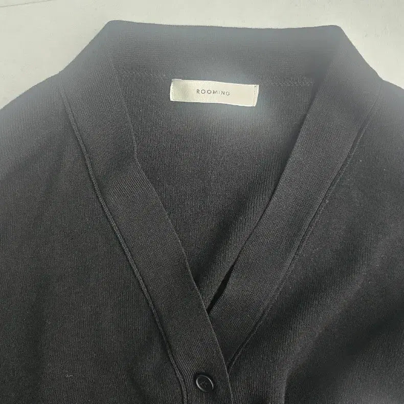 [BUNJANG] Tmim &amp; A V-Neck Cardigan / 트임앤아가디건