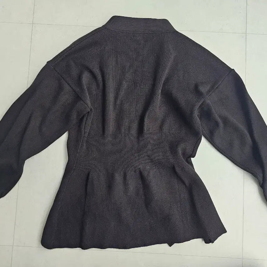 [BUNJANG] Tmim &amp; A V-Neck Cardigan / 트임앤아가디건
