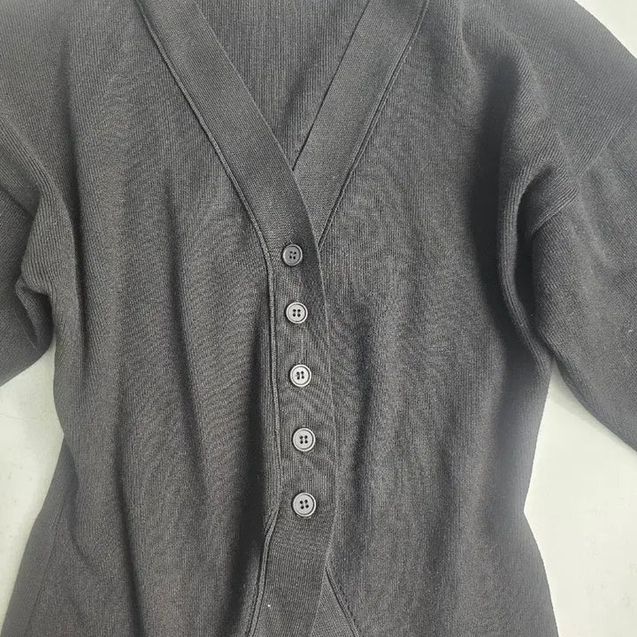 [BUNJANG] Tmim &amp; A V-Neck Cardigan / 트임앤아가디건