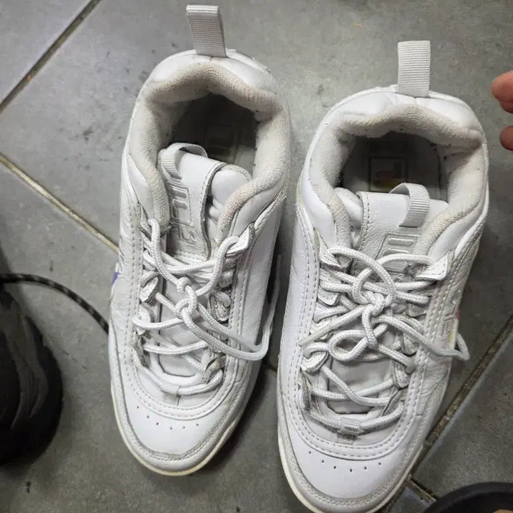 [BUNJANG] Fila White Sneakers (Size 240) / 휠라 Fila 흰색 운동화240