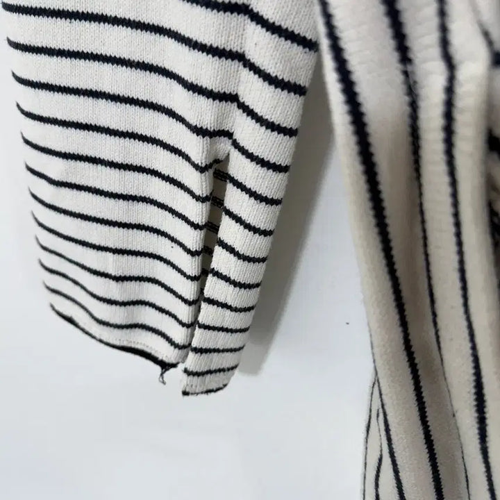[BUNJANG] EACH &amp; OTHER Striped V-Neck Cardigan / [택포] [F] EACH &amp; OTHER 스트라이프 브이넥 가디건