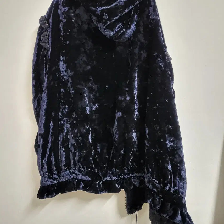 [SOLD OUT] 럭키슈에뜨 벨벳 프릴 후드 점퍼