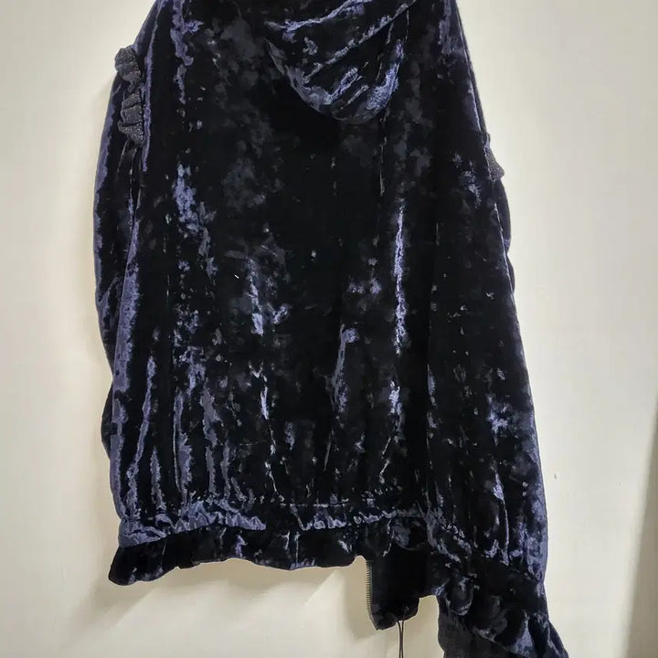 [SOLD OUT] 럭키슈에뜨 벨벳 프릴 후드 점퍼