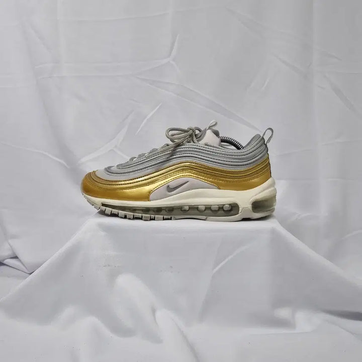 [BUNJANG] Nike Air Max 97 Metallic Silver Gold Sneakers / 빈티지하서 245 나이키 에어맥스 97 메탈릭 실버 골드 스니커즈