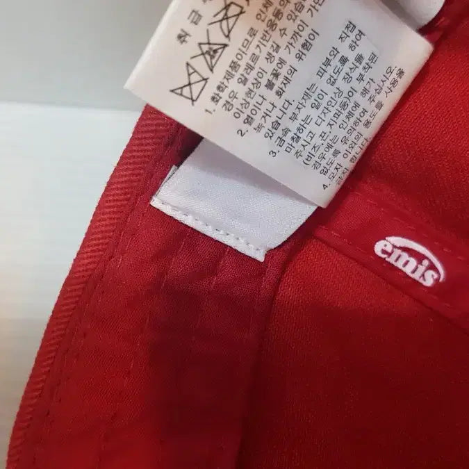 [SOLD OUT] emis 이미스  하트 로고 볼캡  톤다운된레드